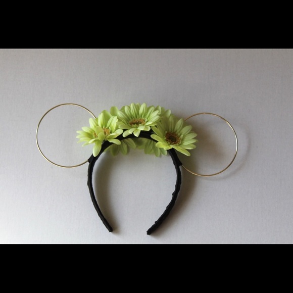 None Accessories - Gold wire ears